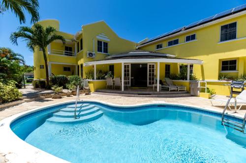 Vida Mejor Poolside in Unknown City, Barbados