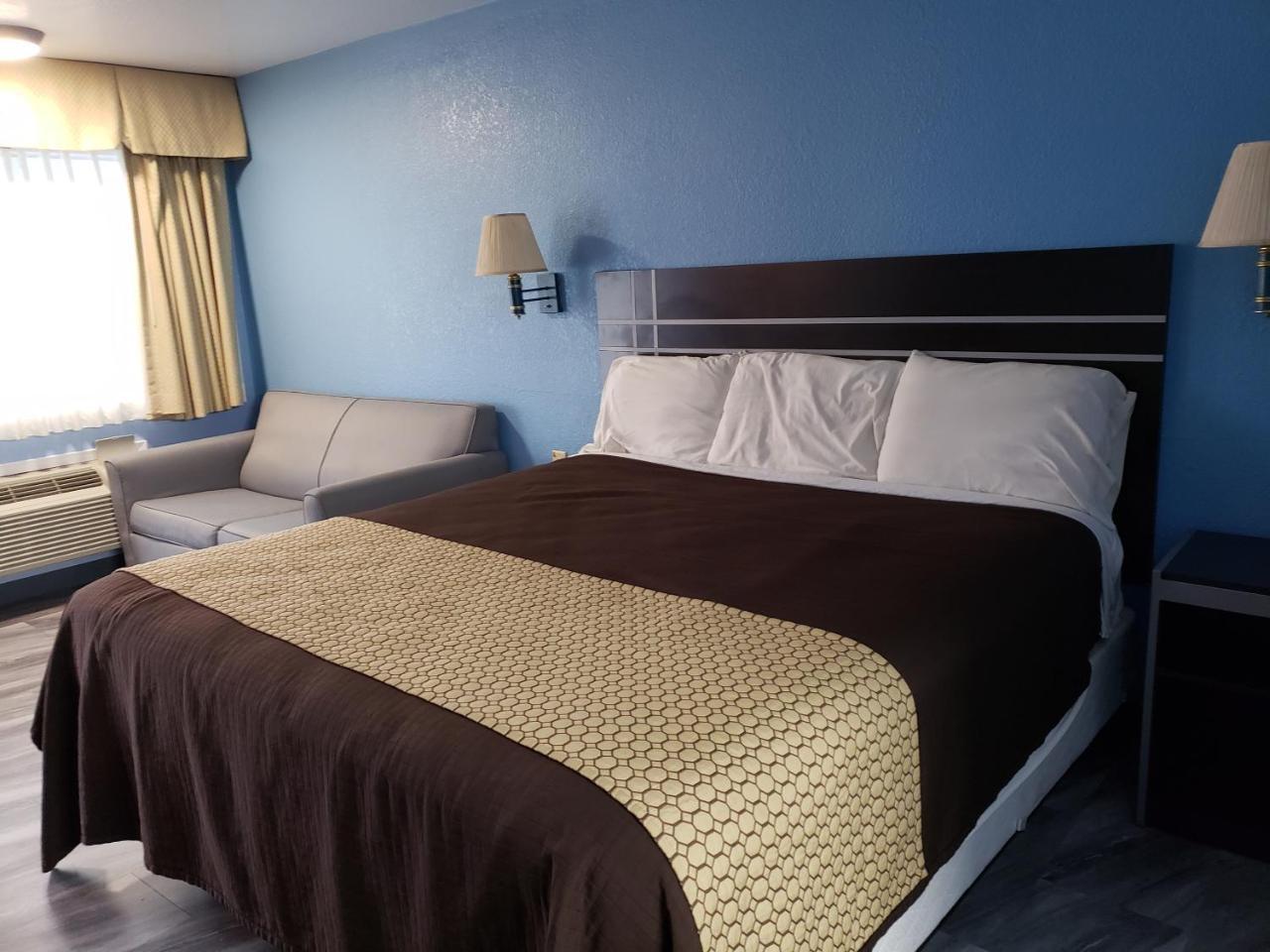 Regency Inn Motel by the Beach - photo 6