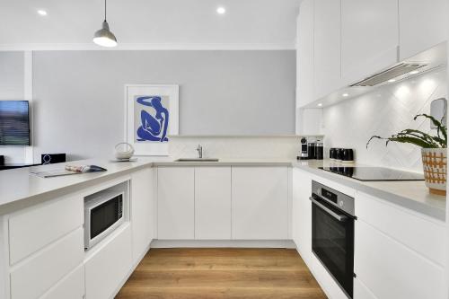 Stylish Sunny & Spacious 2 Bedroom Apartment Mosman — 4-Star Luxury Hotel in Sydney, Australia