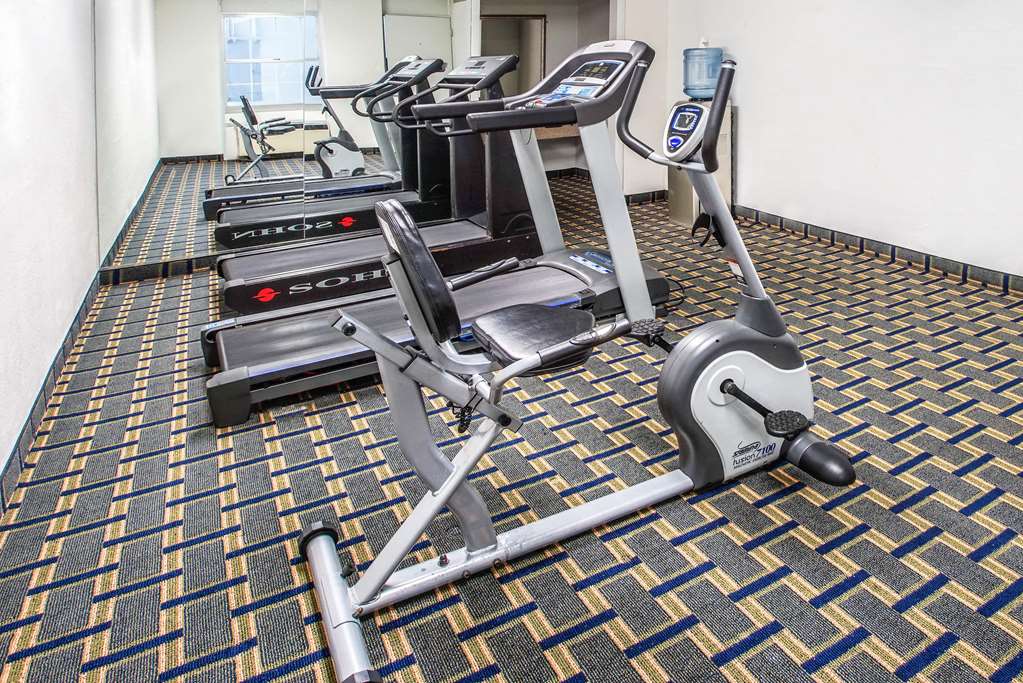 Days Inn by Wyndham Roanoke Hollins Near I 81 - photo 6