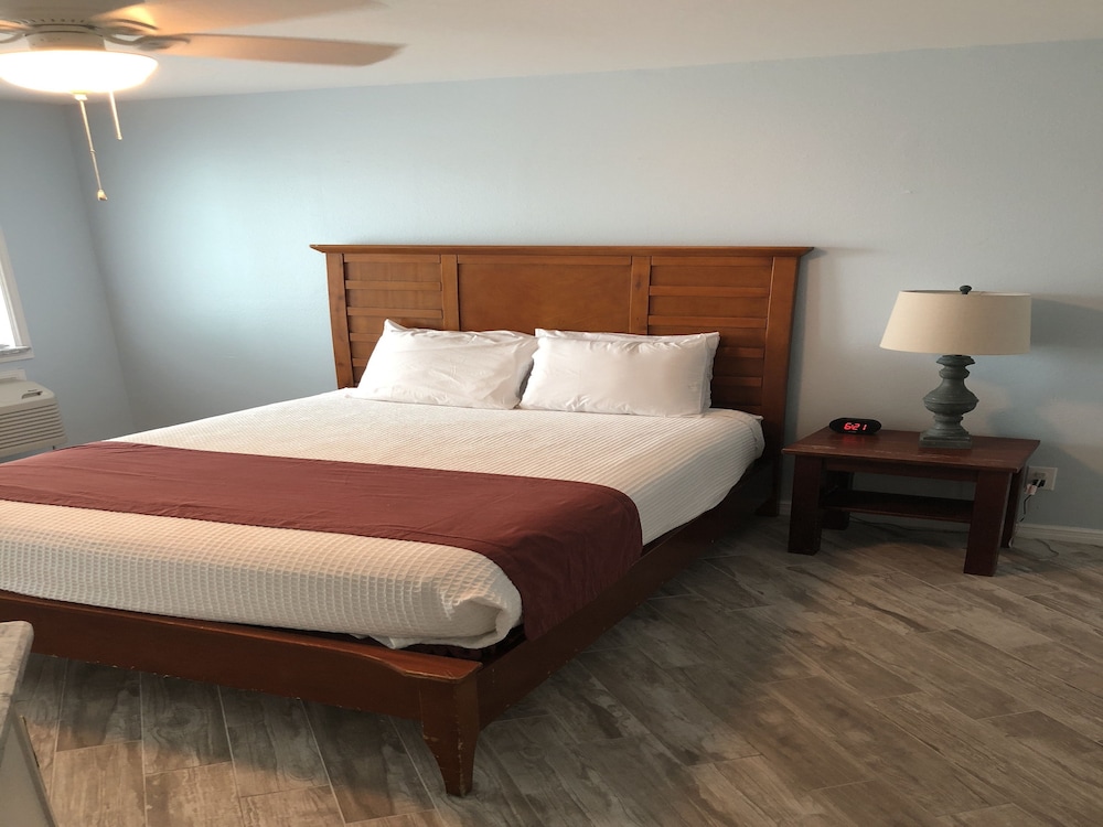 Beachgate CondoSuites & Motel - photo 12