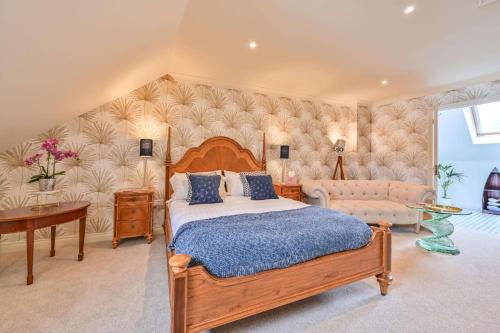 Lisburne Place Luxury Three Bedroom Town House — 5-Star Luxury Hotel in Torquay, United Kingdom