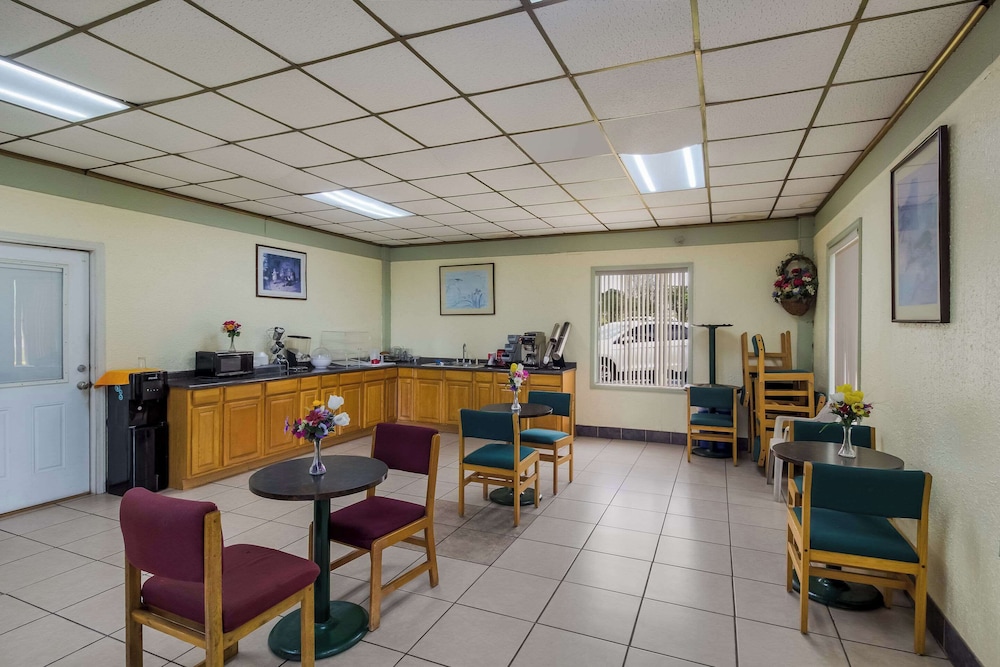 Rodeway Inn Conference Center - photo 30
