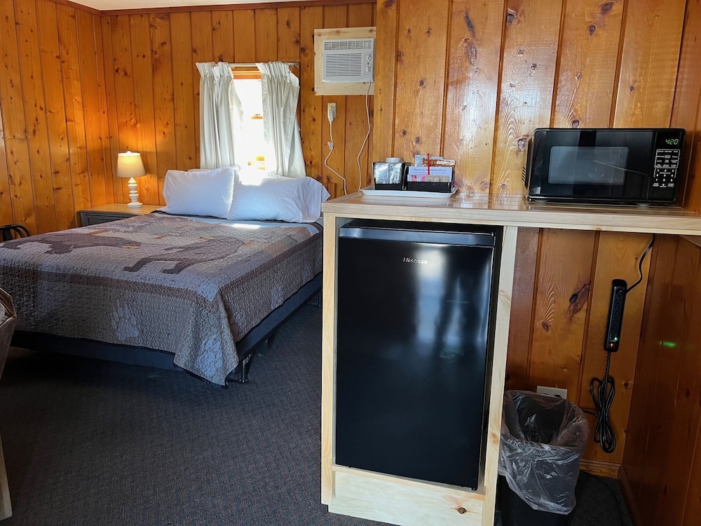 Cedars Motel - photo 13