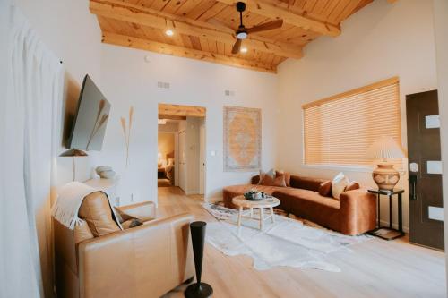 Desert Sunset Private Hot Tub Pet Friendly No Pet Fee — Albuquerque
