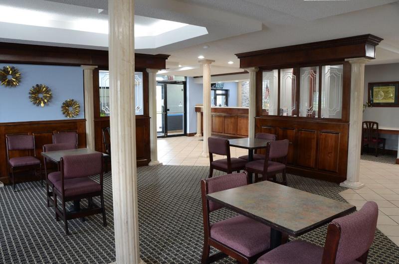 Gateway Inn and Suites - photo 12