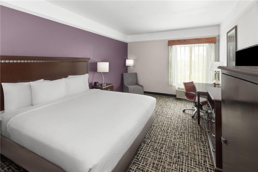 La Quinta Inn & Suites by Wyndham Brownwood - photo 16