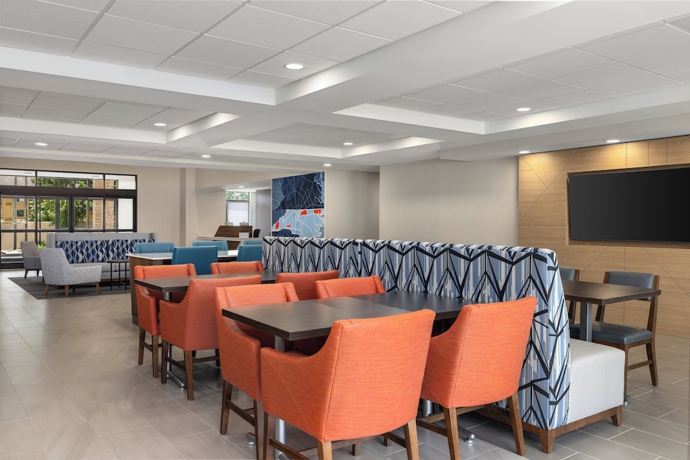 Holiday Inn Express Fayetteville Fort Bragg by IHG - photo 31