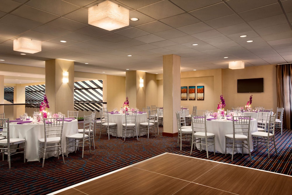 Embassy Suites by Hilton Santa Clara Silicon Valley - photo 86
