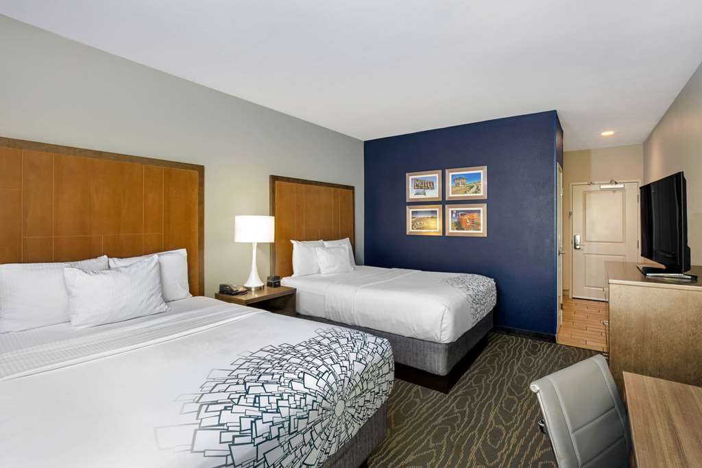 La Quinta Inn & Suites by Wyndham Kingman - photo 26