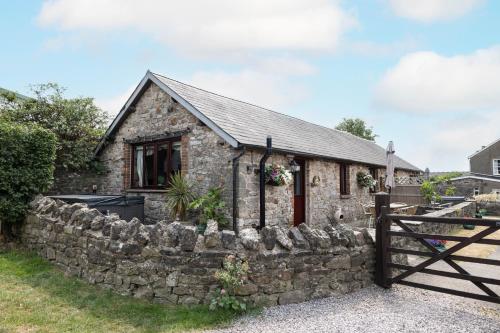 Ivy Cottage — 4-Star Luxury Hotel in Pyle, United Kingdom