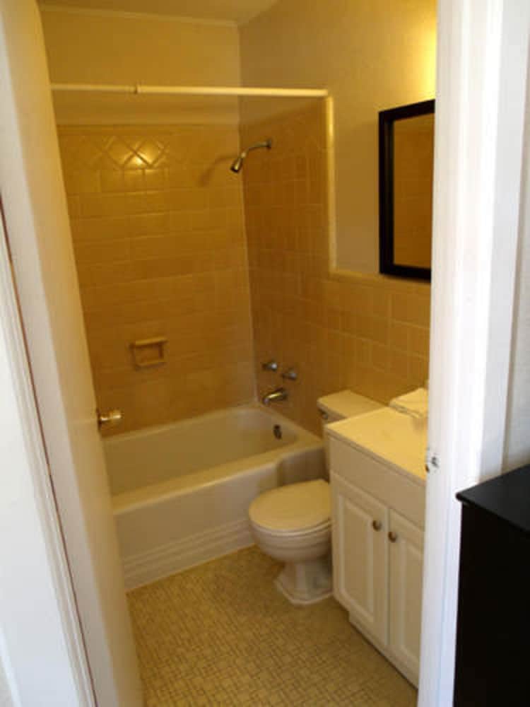 Woodlawn Hills Motel - photo 14