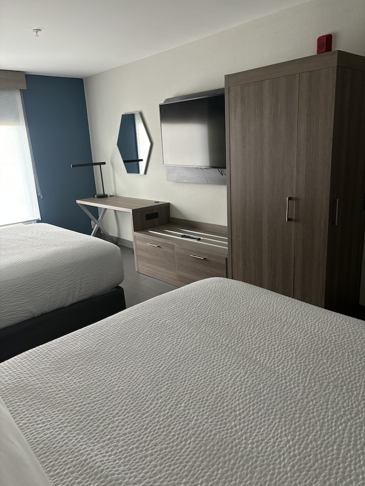 Holiday Inn Express & Suites Wilson I 95 By IHG - photo 6