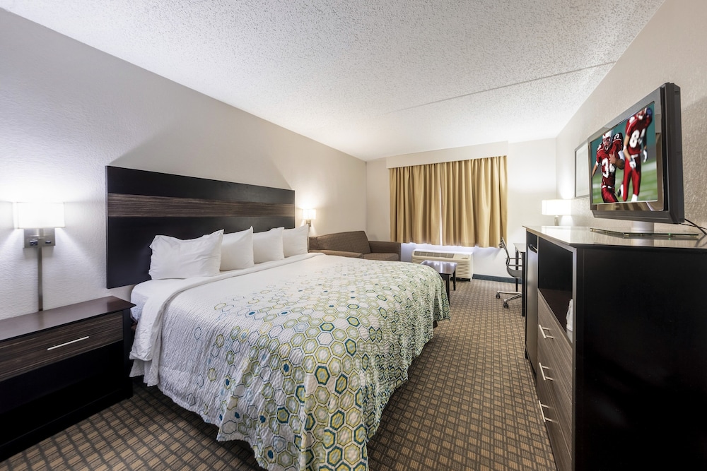 HomeTown Inn by Red Roof East Syracuse - photo 15