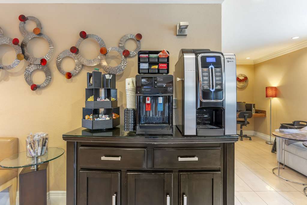 Best Western Plus Airport Plaza - photo 9