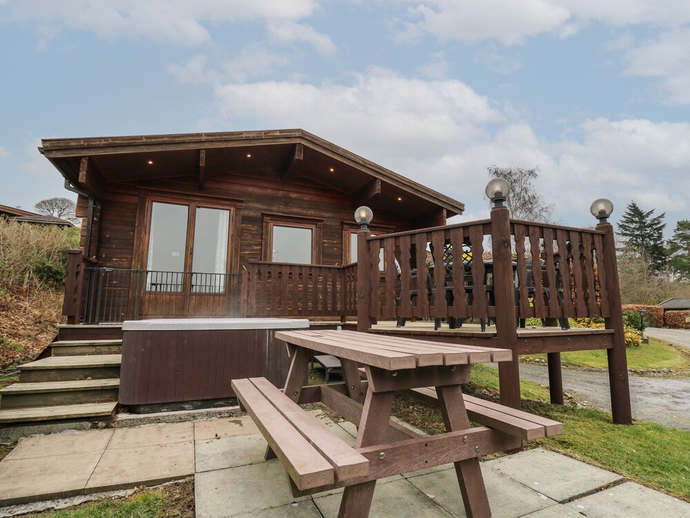 Great Owl Lodge — 4-Star Luxury Hotel in Rhayader, United Kingdom
