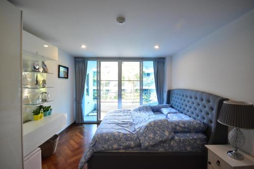 Hua Hin Beachfront Condo — 4-Star Luxury Hotel in Hua Hin, Thailand