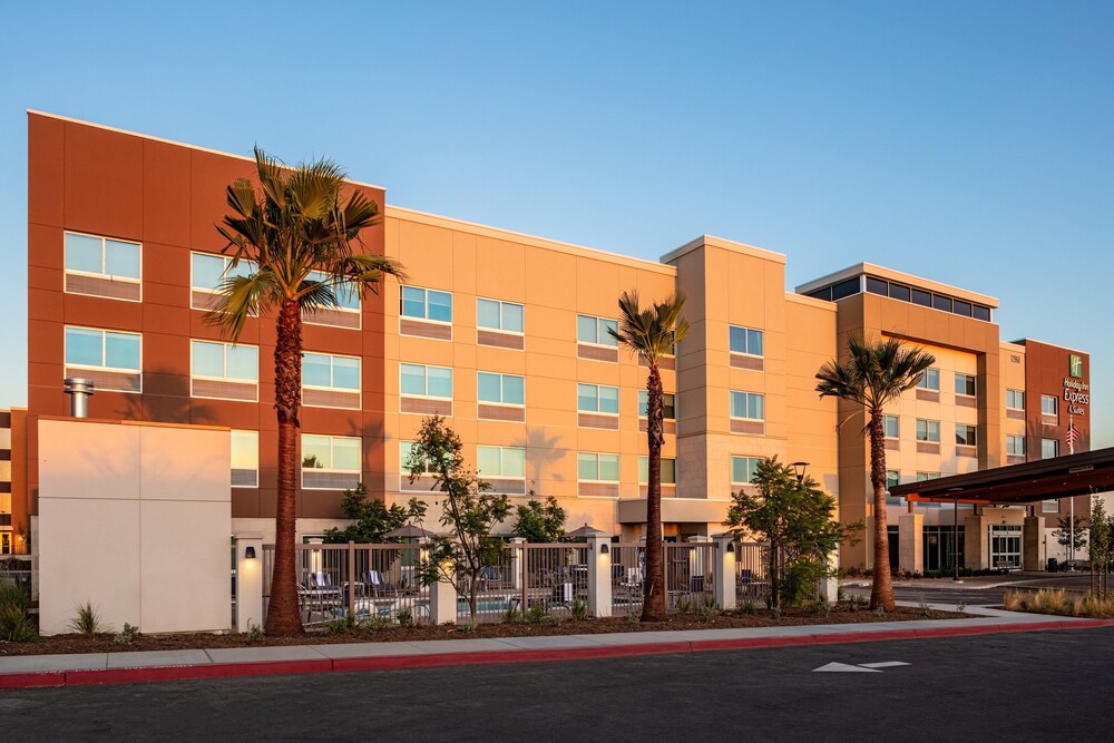 Holiday Inn Express & Suites Moreno Valley Riverside by IHG - photo 20