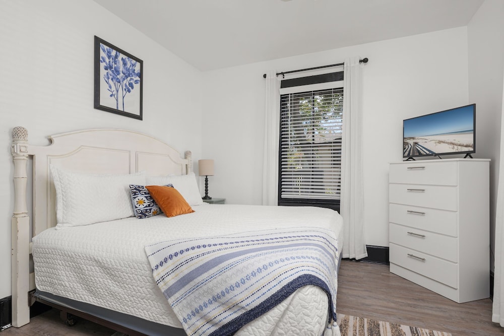 Pacific Cove Manor - photo 6