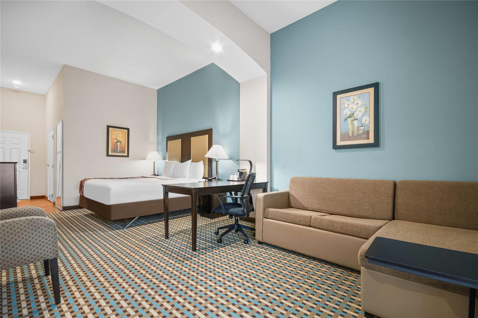 La Quinta Inn & Suites by Wyndham Stonington Mystic Area - photo 25