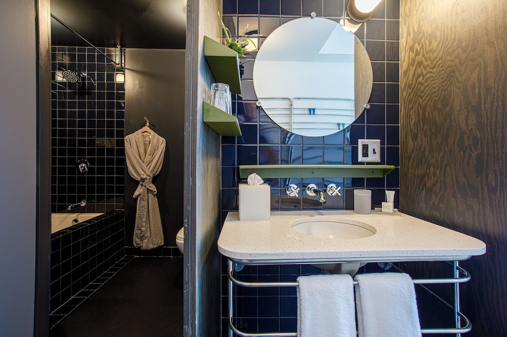 The Emily Hotel - photo 38