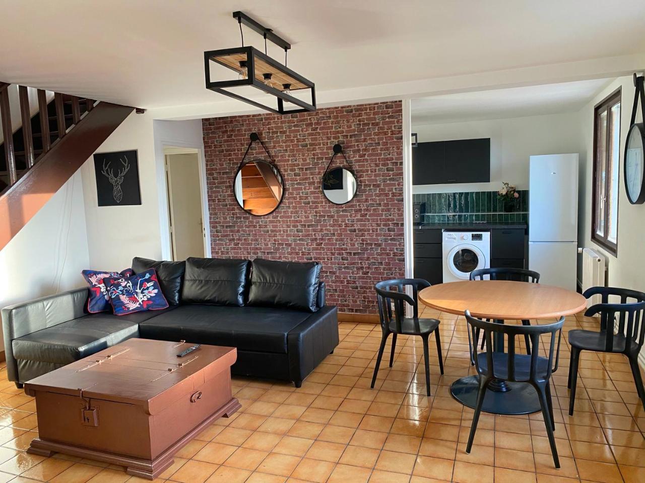 014 Chic & Cosy Grand Appart Duplex 76m2 Wifi Smart TV Netflix Et Vue Panoramique — 4-Star Luxury Hotel in Saint-Etienne, France