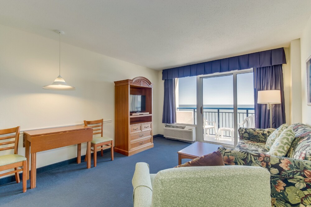 Boardwalk Resort by Hosteeva - photo 32
