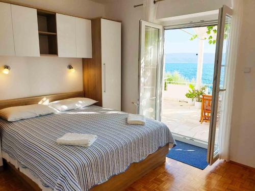Beachfront apartments Stanići — 4-Star Luxury Hotel in Omis, Croatia
