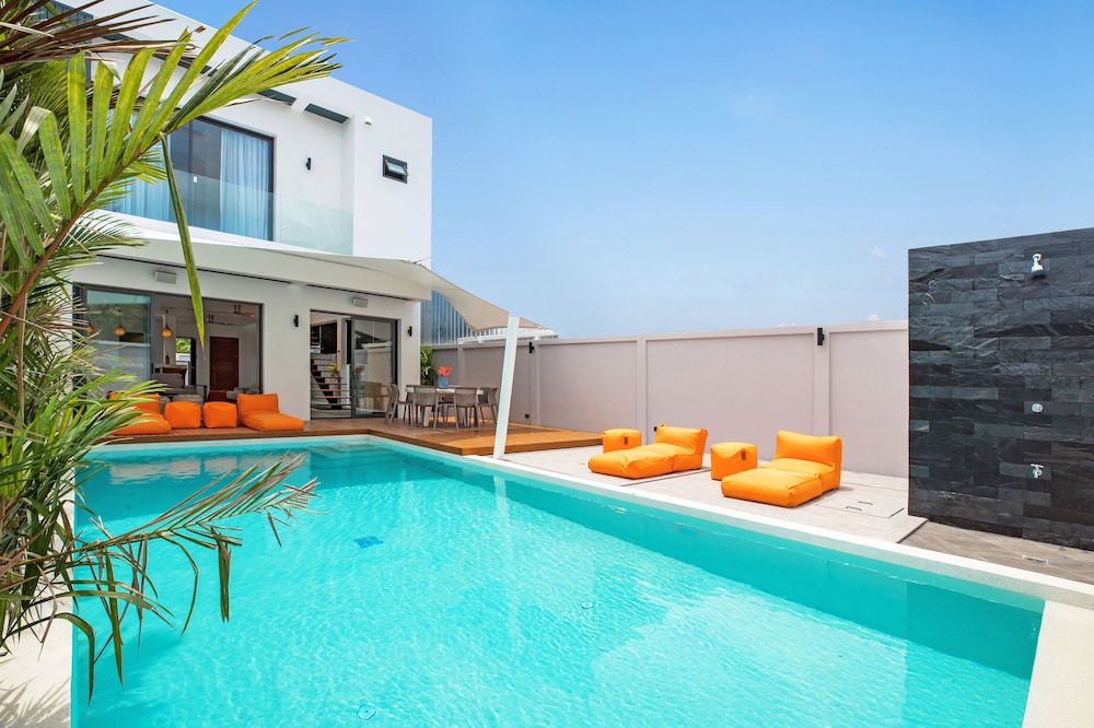 New & Elegant 5Br Pool Villa Samakki Garden 5 — 4-Star Luxury Hotel in Rawai, Thailand