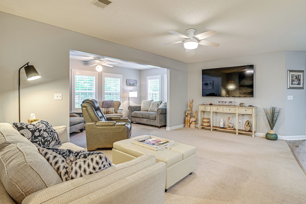 4 Mi to Brookgreen Gardens: Murrells Inlet Condo — 4-Star Luxury Hotel in Murrells Inlet, United States