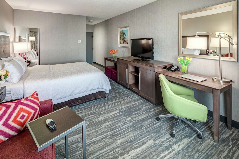 Hampton Inn & Suites Palm Desert - photo 17