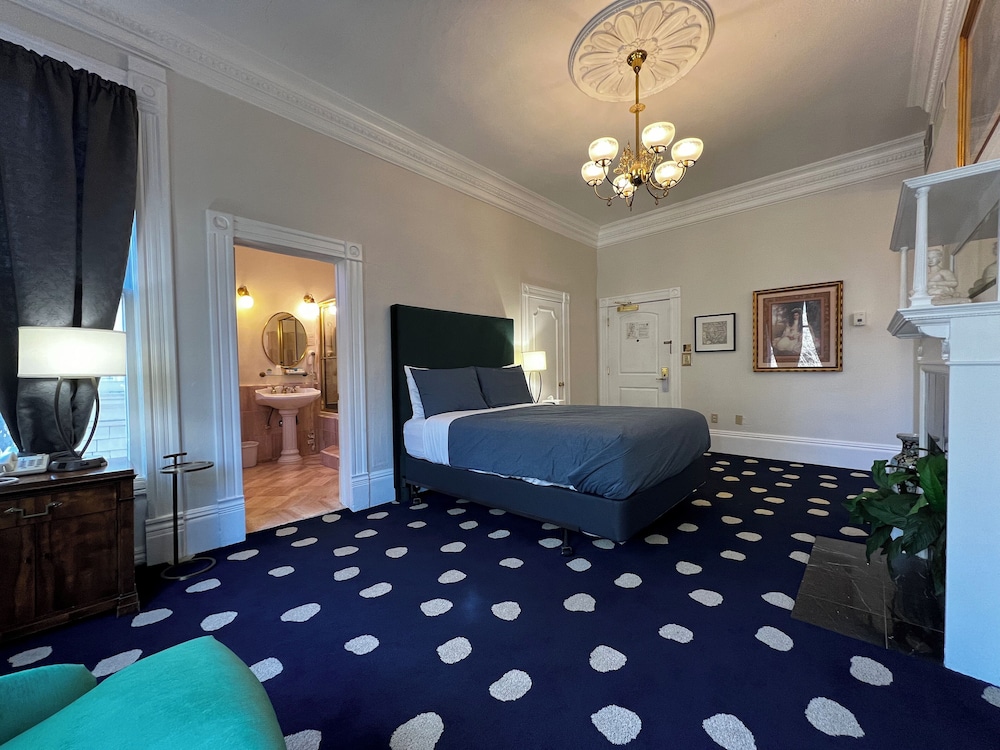 The Sterling Hotel - photo 23