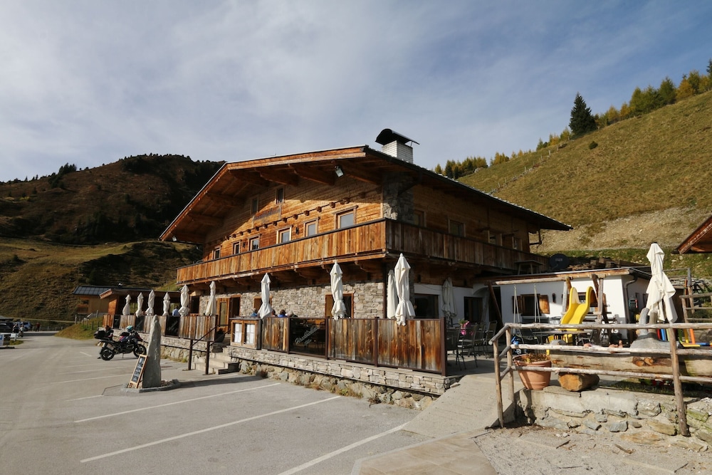 Alpine Pasture In The Zillertal Mountains — Zellberg
