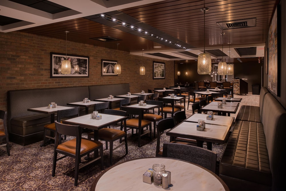 DoubleTree by Hilton Raleigh Crabtree Valley - photo 23