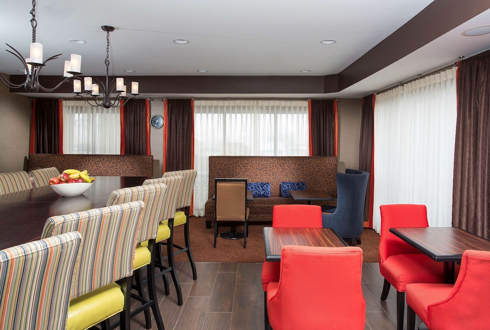 Hampton Inn St. Joseph - photo 27