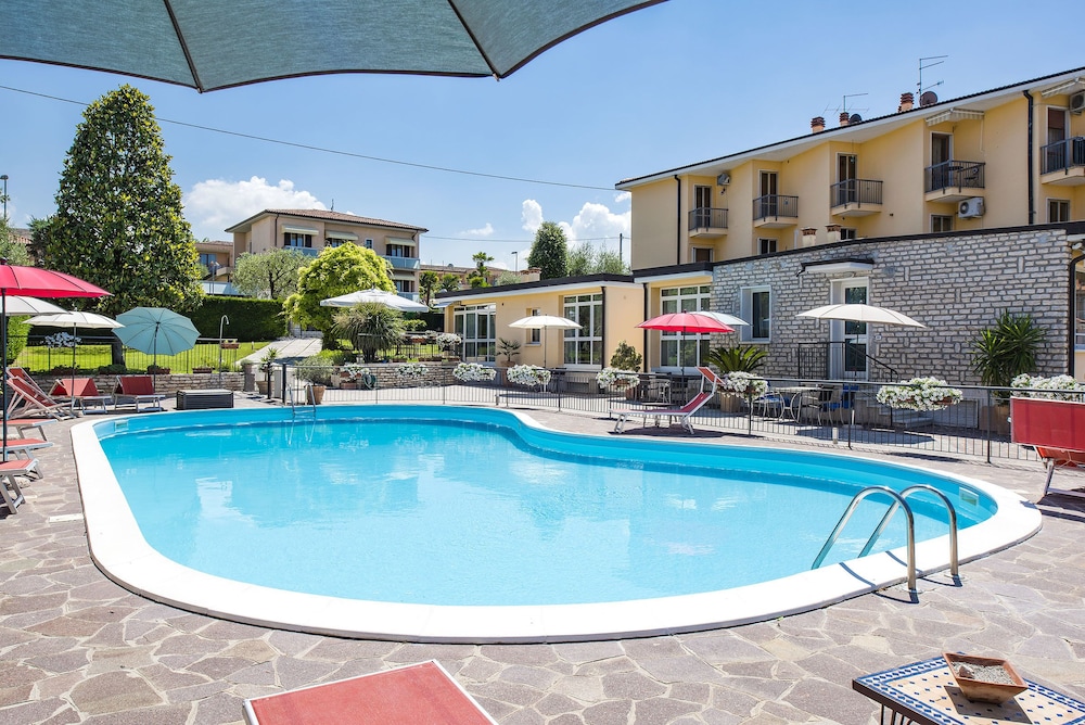 Residence Campana — 4-Star Luxury Hotel in Bardolino, Italy