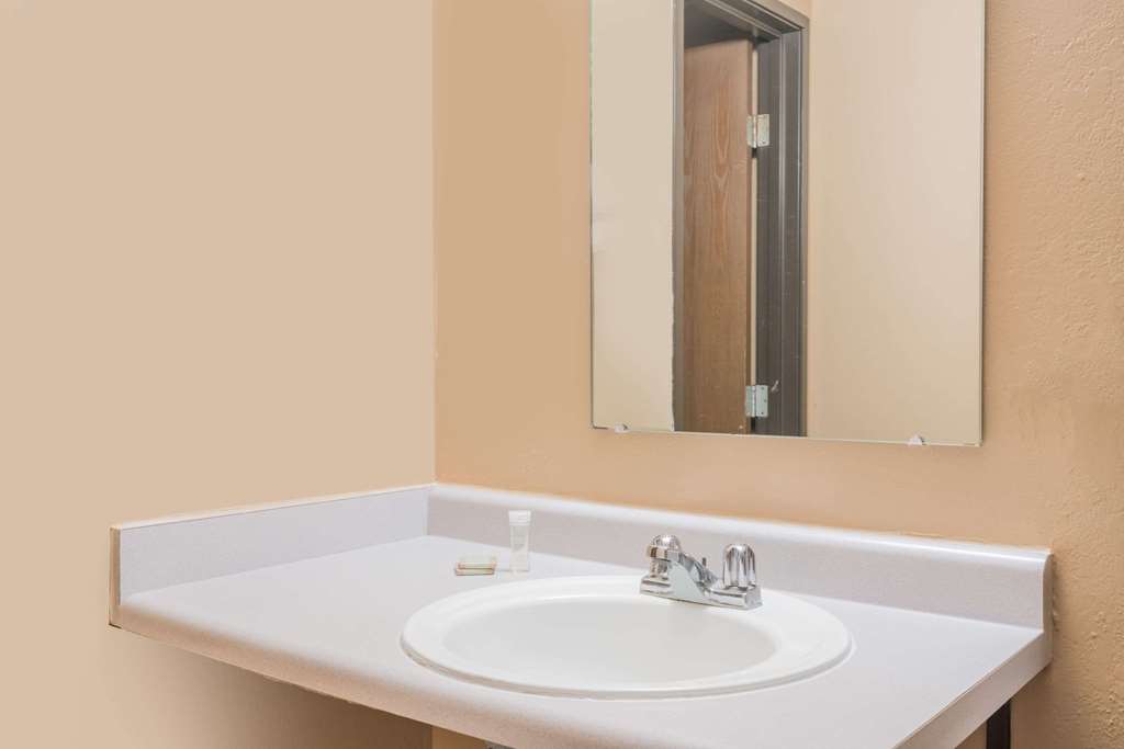 Super 8 by Wyndham Brooklyn Center MPLS - photo 8