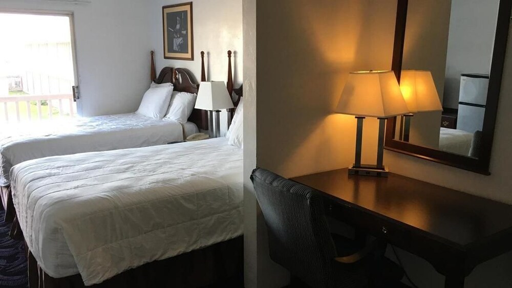 Majestic Inn - photo 3