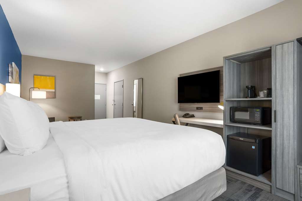 Comfort Inn and Suites Destin Near Henderson Beach - photo 34