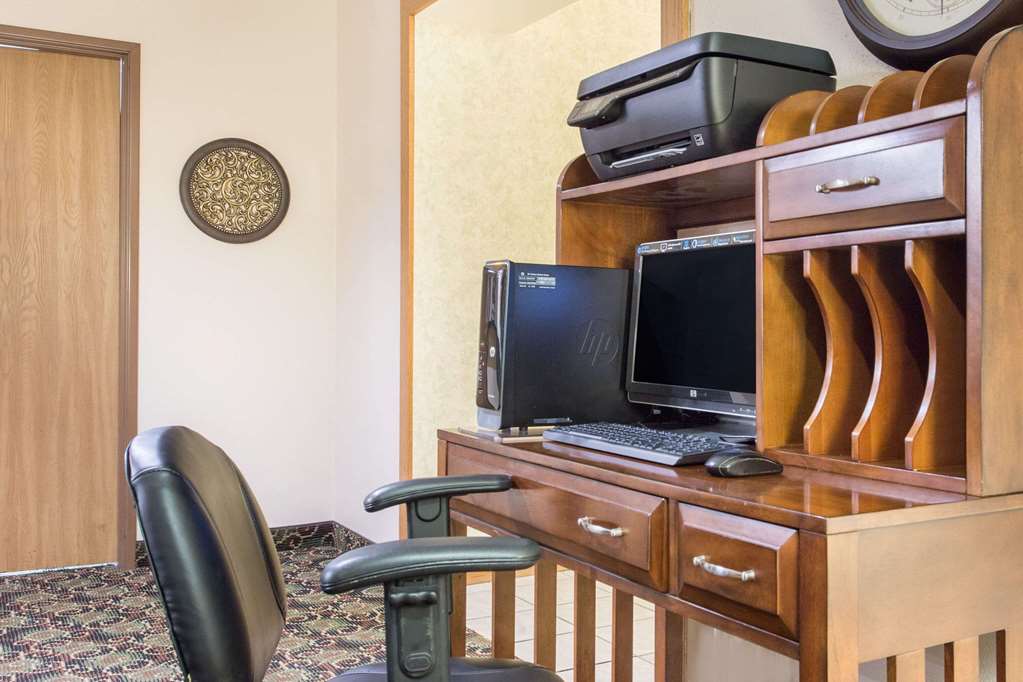 Super 8 by Wyndham Dodgeville - photo 15