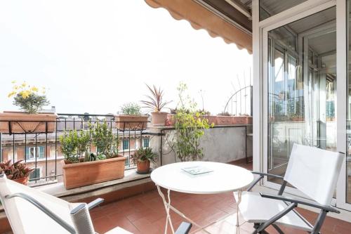 Colosseo Terrace Apartment — 4-Star Luxury Hotel in Rome, Italy