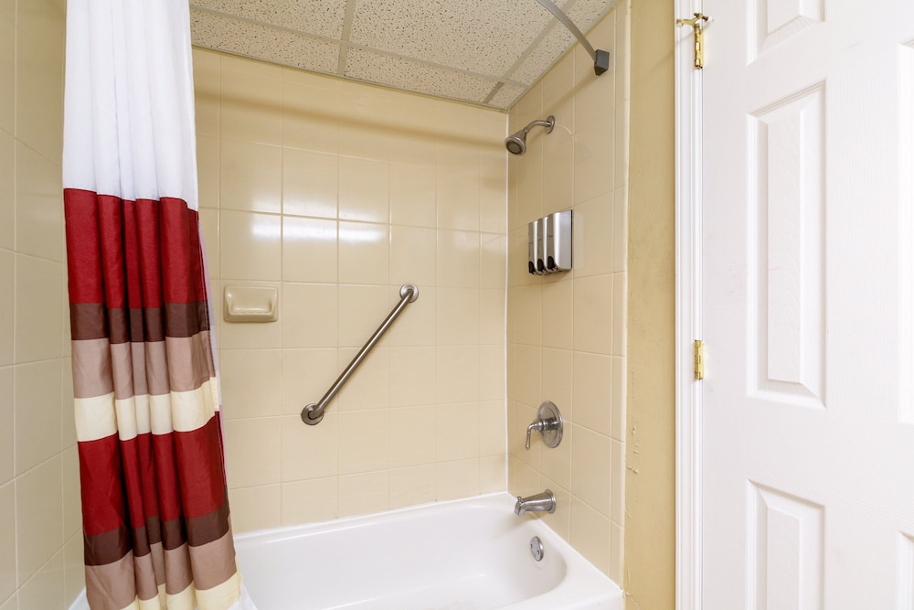 Red Roof Inn Vincennes - photo 16