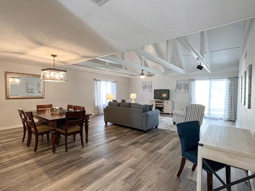 708 Queens Grant - photo 9