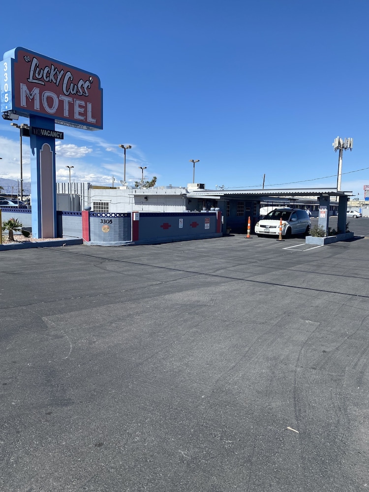 Lucky Cuss Motel - photo 43
