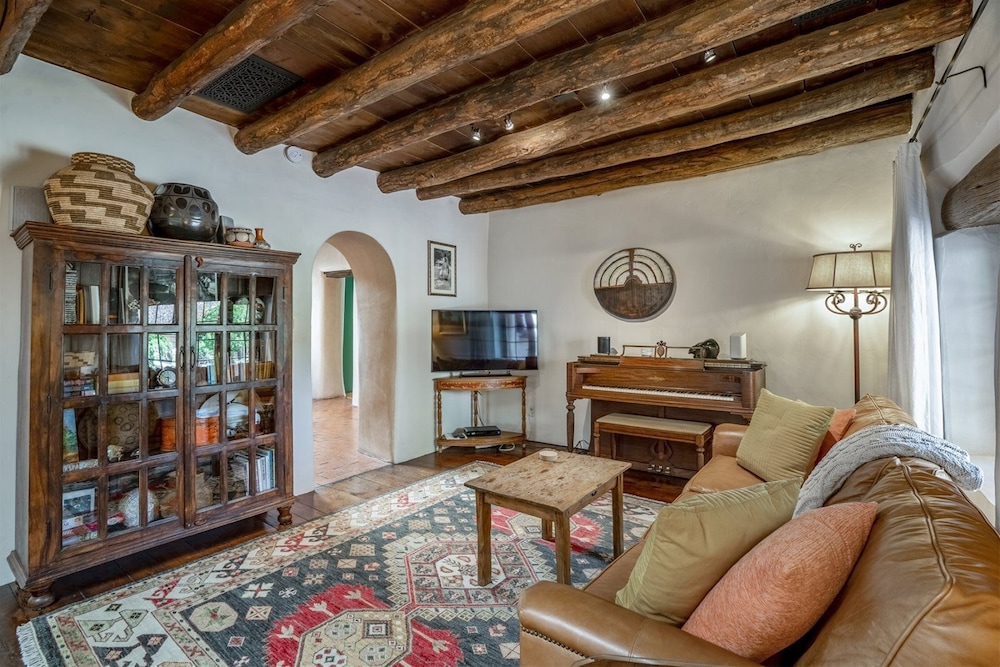 Garcia St. Adobe Historic District Close to Canyon Road Three Master Bedrooms Great Outdoor Space - photo 2