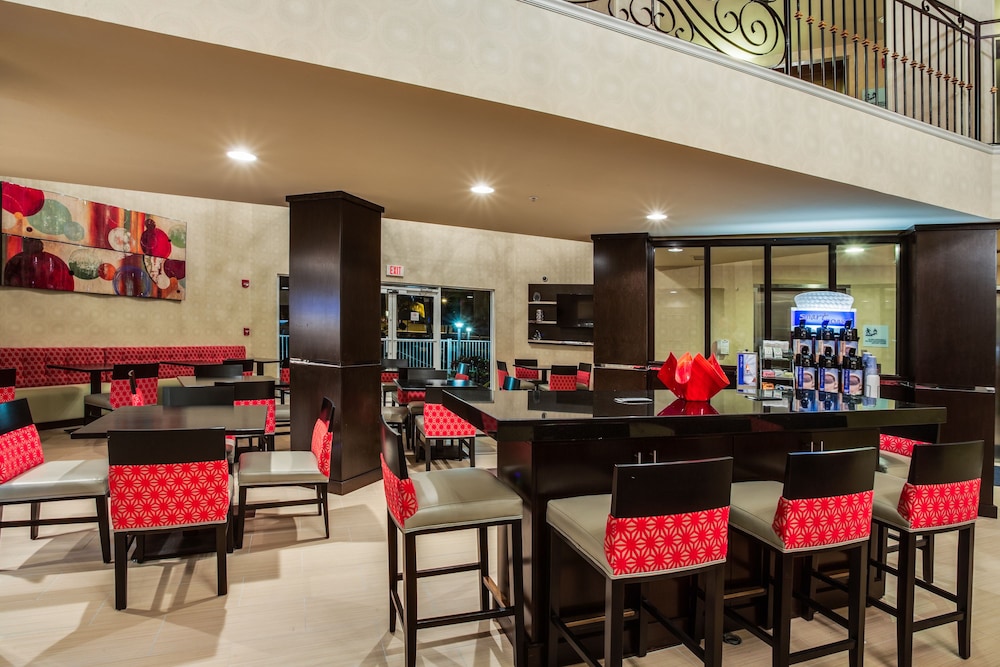 Holiday Inn Express Hotel Naples Downtown 5th Avenue - photo 26
