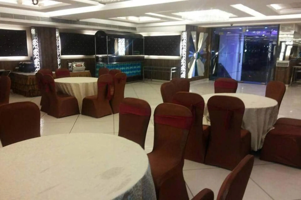 Red Apple Hotel