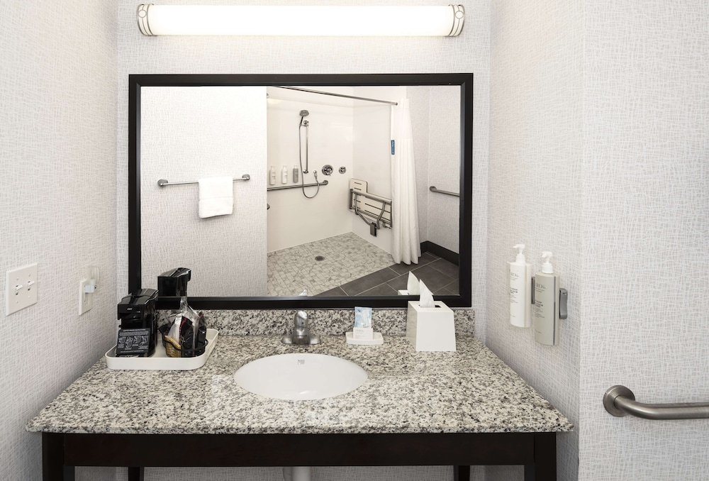 Hampton Inn & Suites Raleigh Downtown - photo 68