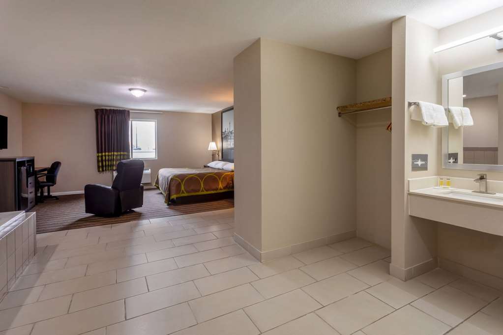 Super 8 by Wyndham Missouri Valley - photo 35