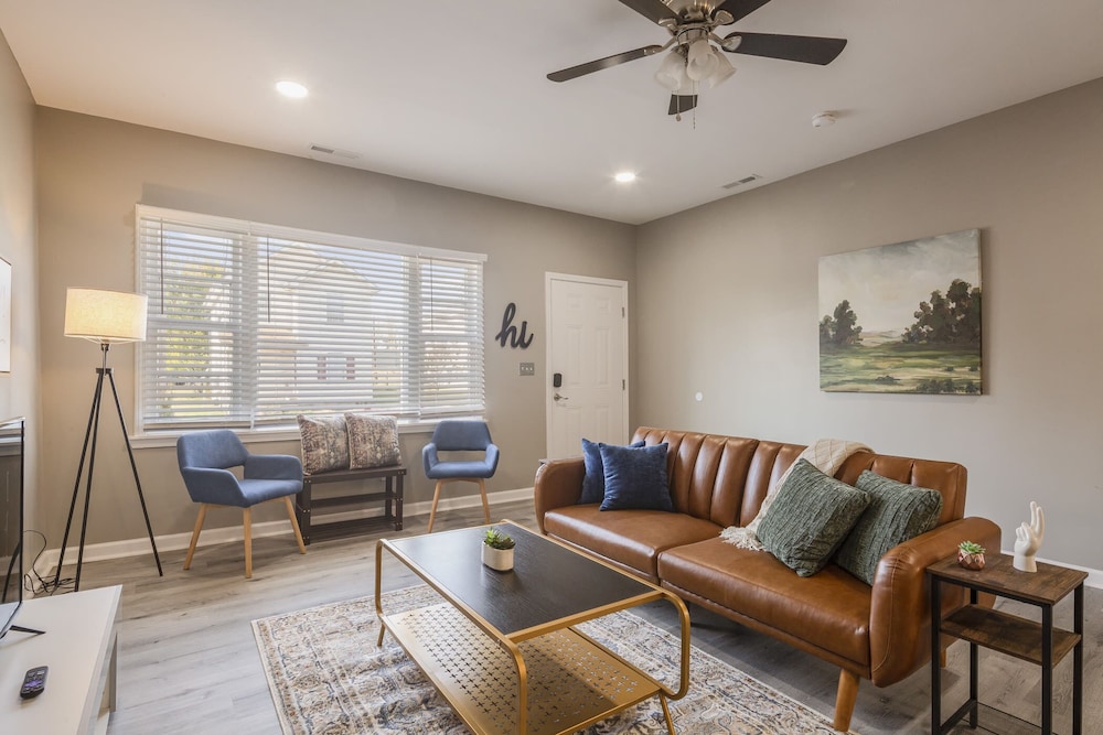Newly renovated 4BR CozySuites - photo 24